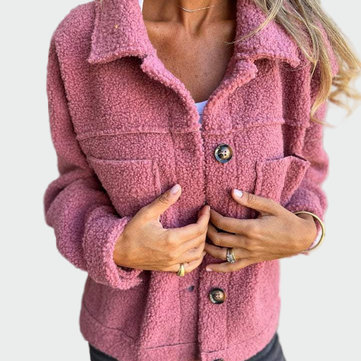 Casuale e caldo cappotto per l'autunno