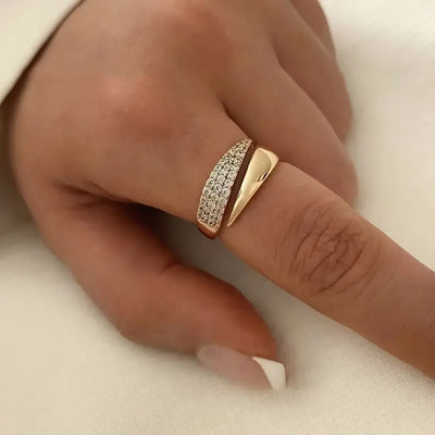 Elegante Anello Dorato con Pietre Brillanti (1+1 GRATIS)