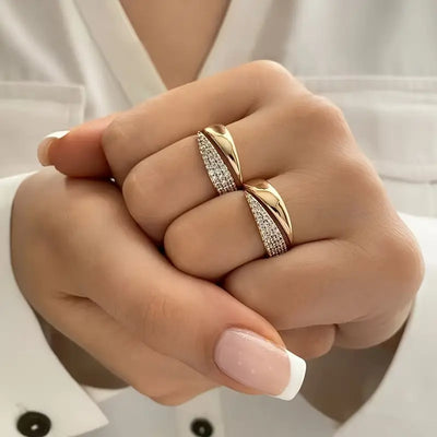 Elegante Anello Dorato con Pietre Brillanti (1+1 GRATIS)