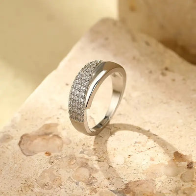Elegante Anello Dorato con Pietre Brillanti (1+1 GRATIS)