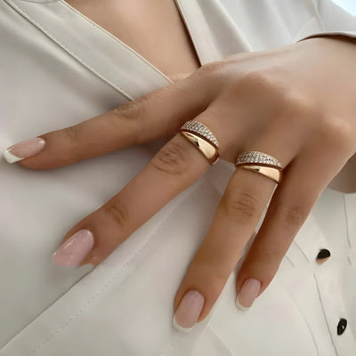 Elegante Anello Dorato con Pietre Brillanti (1+1 GRATIS)
