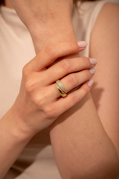 Elegante Anello Dorato con Pietre Brillanti (1+1 GRATIS)