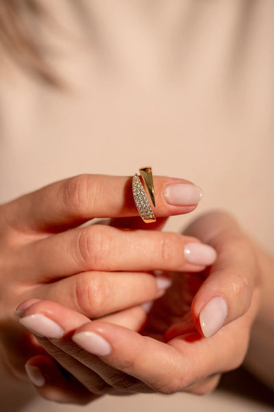 Elegante Anello Dorato con Pietre Brillanti (1+1 GRATIS)